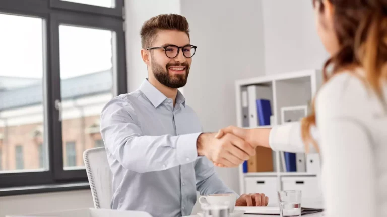 TOP 8 JOBS IN USA FOR FOREIGNERS 2022/2023